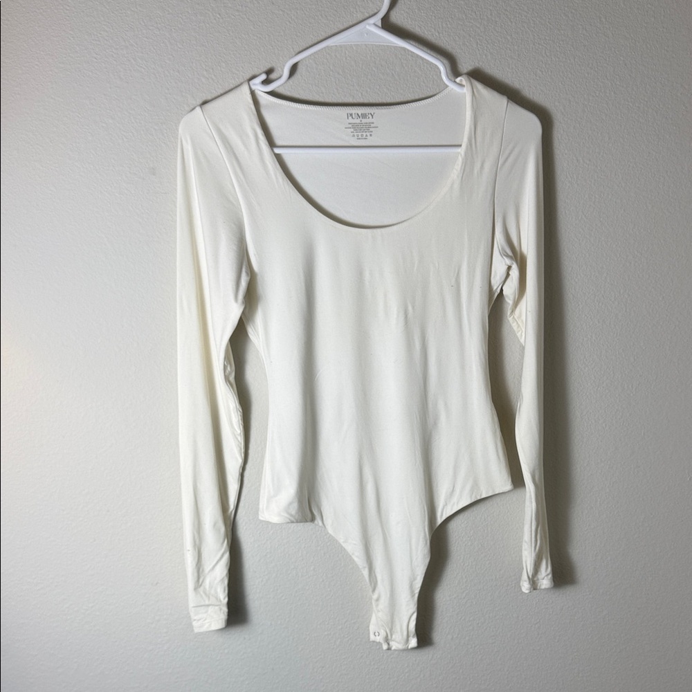 Pumiey Cream Long-Sleeve Scoop Neck Bodysuit size medium